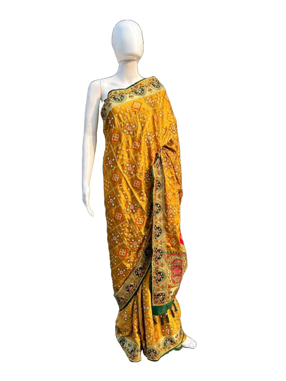 Pretty Women's Yellowish Bandhini Saree