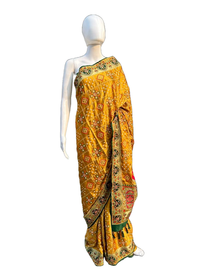 Pretty Women's Yellowish Bandhini Saree