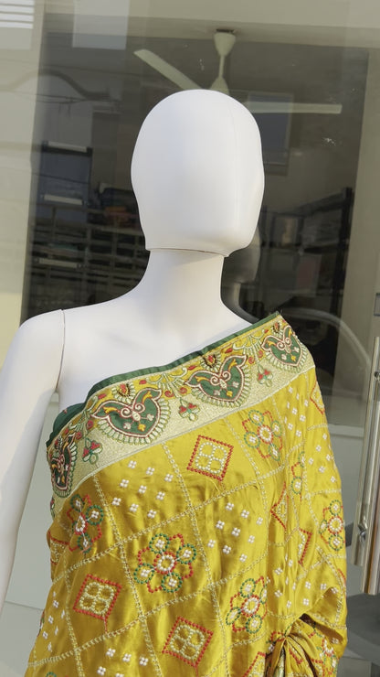 Pretty Women's Yellowish Bandhini Saree